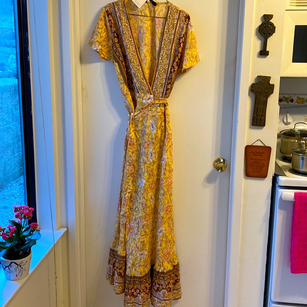 Boho Maxi wrap Dress New with tags. Great for summer at the beach. Size L.